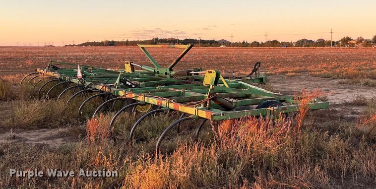 image for item EF6121 John Deere field cultivator