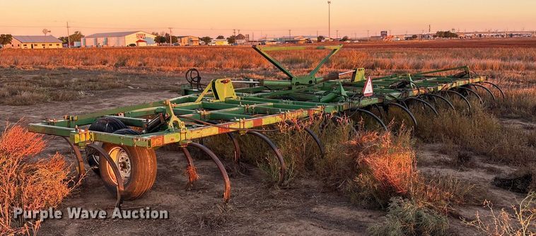 image for item EF6121 John Deere field cultivator