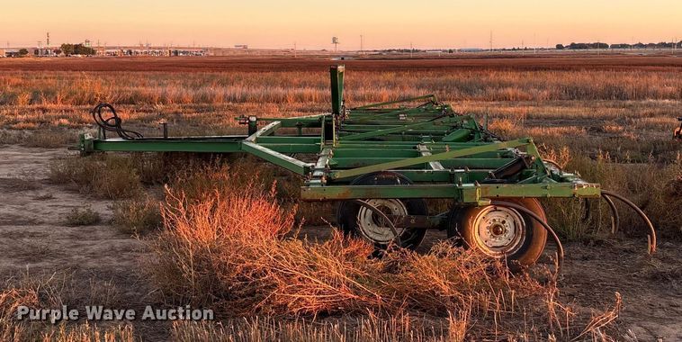 image for item EF6121 John Deere field cultivator