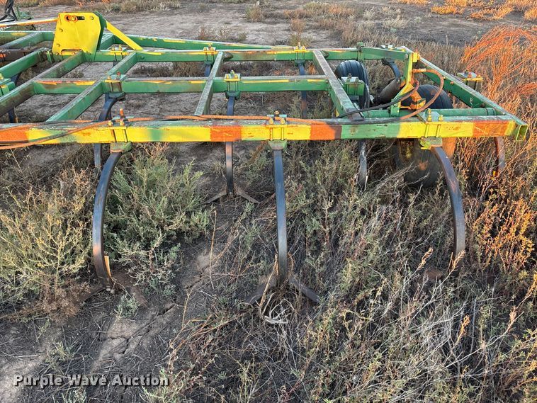 image for item EF6121 John Deere field cultivator