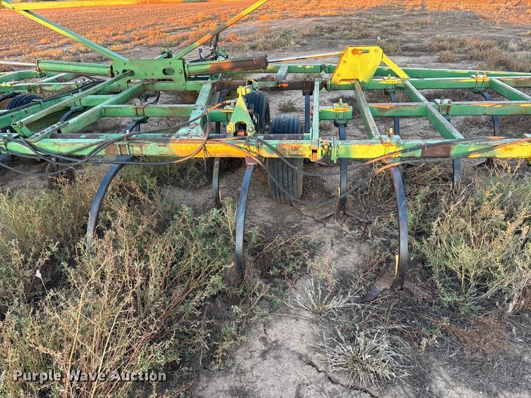 image for item EF6121 John Deere field cultivator