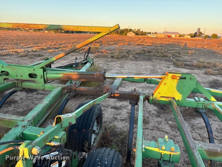 image for item EF6121 John Deere field cultivator