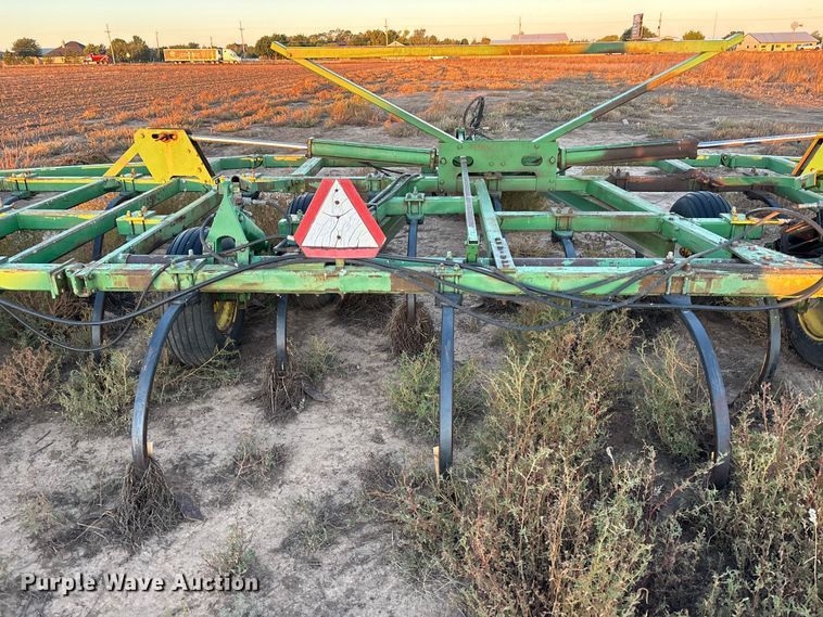 image for item EF6121 John Deere field cultivator