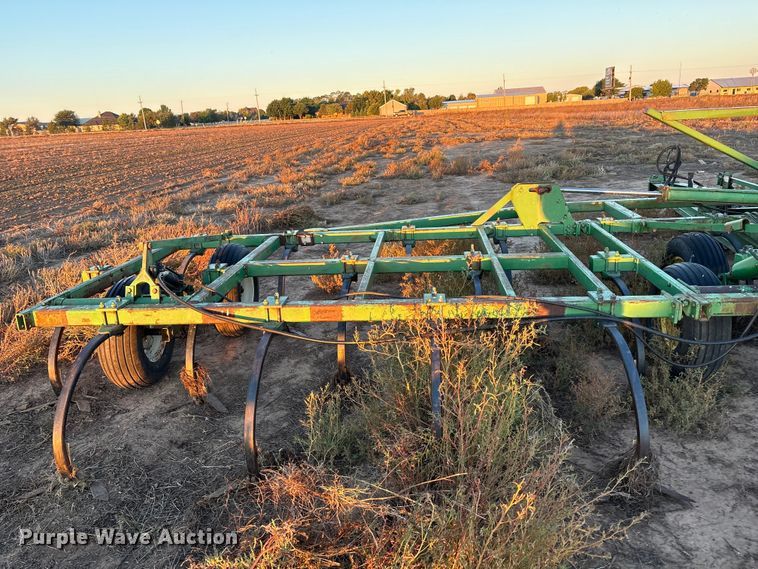 image for item EF6121 John Deere field cultivator