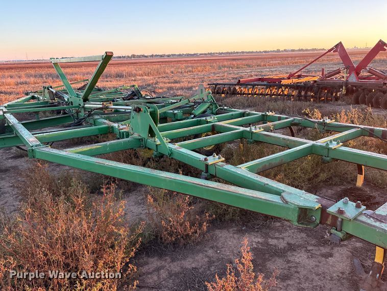 image for item EF6121 John Deere field cultivator