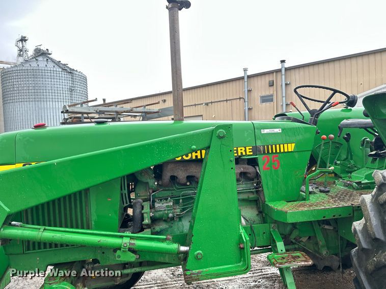 image for item EL0040 1978 John Deere 2840 tractor