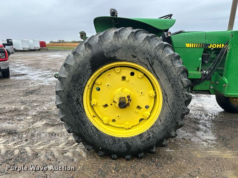 image for item EL0040 1978 John Deere 2840 tractor
