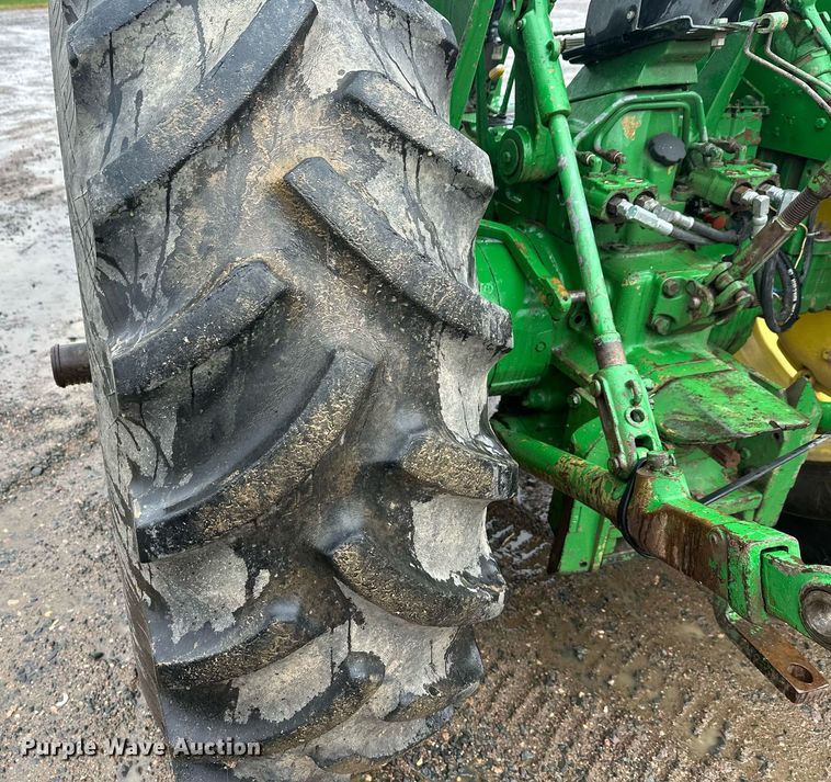 image for item EL0040 1978 John Deere 2840 tractor