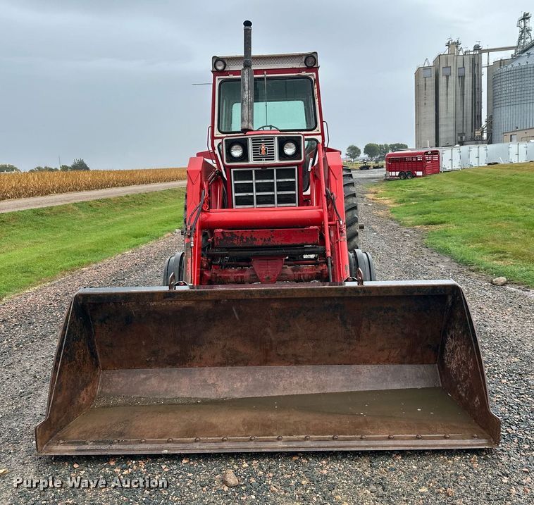 image for item EL0041 International Harvester F966 tractor