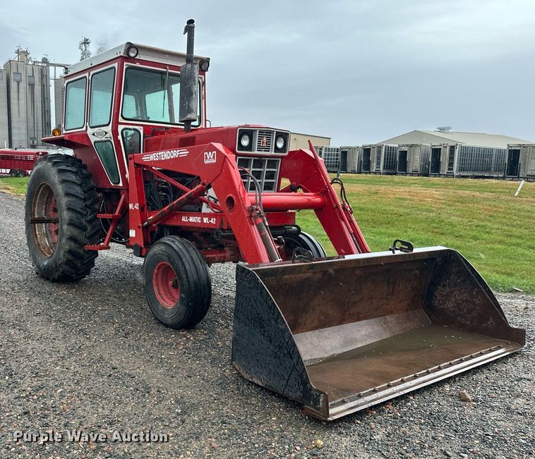 image for item EL0041 International Harvester F966 tractor