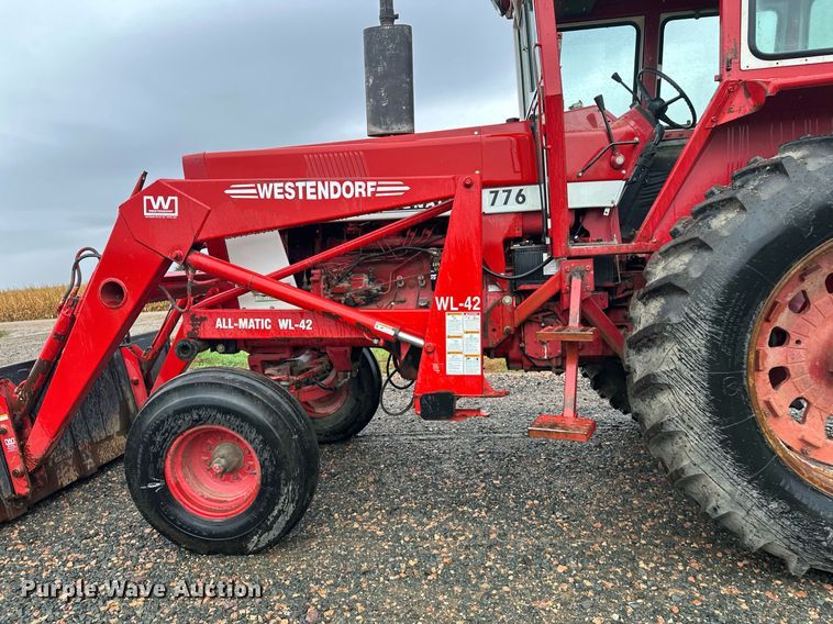 image for item EL0041 International Harvester F966 tractor