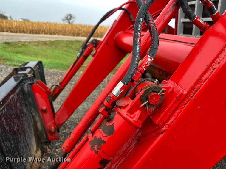 image for item EL0041 International Harvester F966 tractor