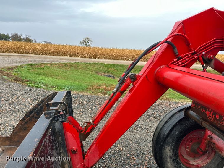 image for item EL0041 International Harvester F966 tractor