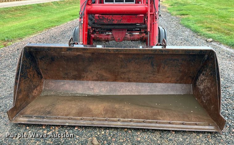 image for item EL0041 International Harvester F966 tractor