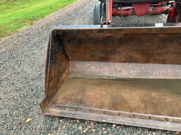 image for item EL0041 International Harvester F966 tractor