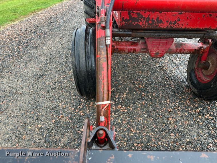 image for item EL0041 International Harvester F966 tractor