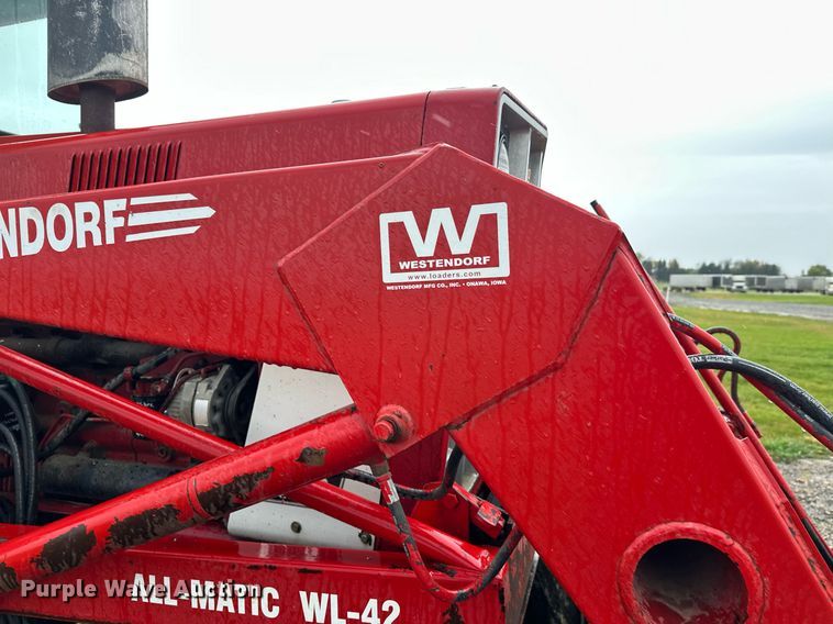 image for item EL0041 International Harvester F966 tractor