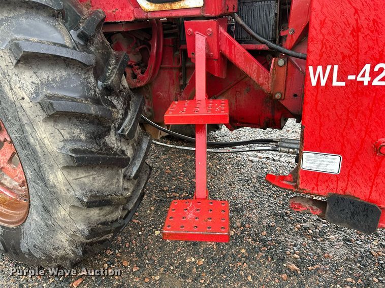 image for item EL0041 International Harvester F966 tractor