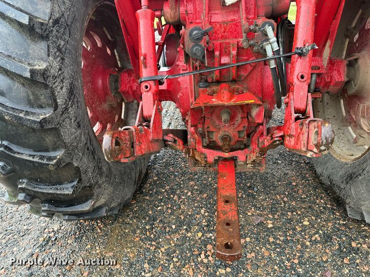 image for item EL0041 International Harvester F966 tractor