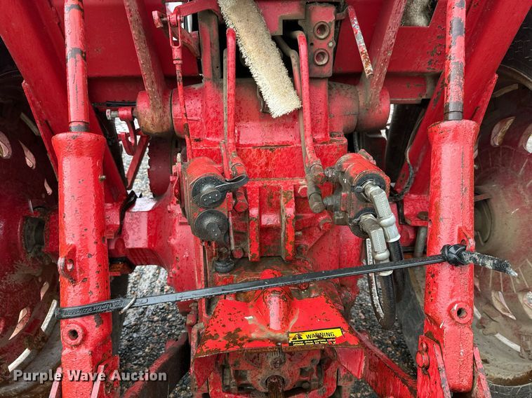 image for item EL0041 International Harvester F966 tractor