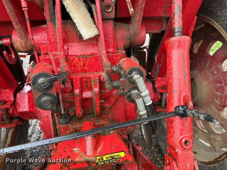 image for item EL0041 International Harvester F966 tractor