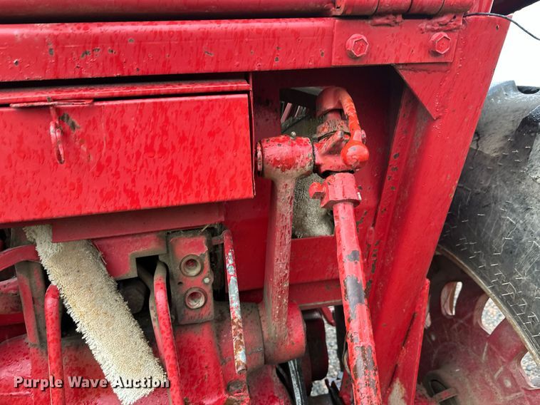 image for item EL0041 International Harvester F966 tractor