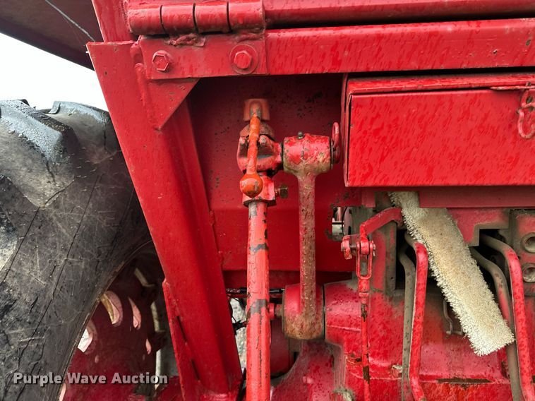 image for item EL0041 International Harvester F966 tractor