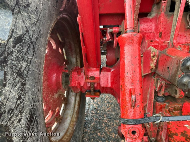 image for item EL0041 International Harvester F966 tractor