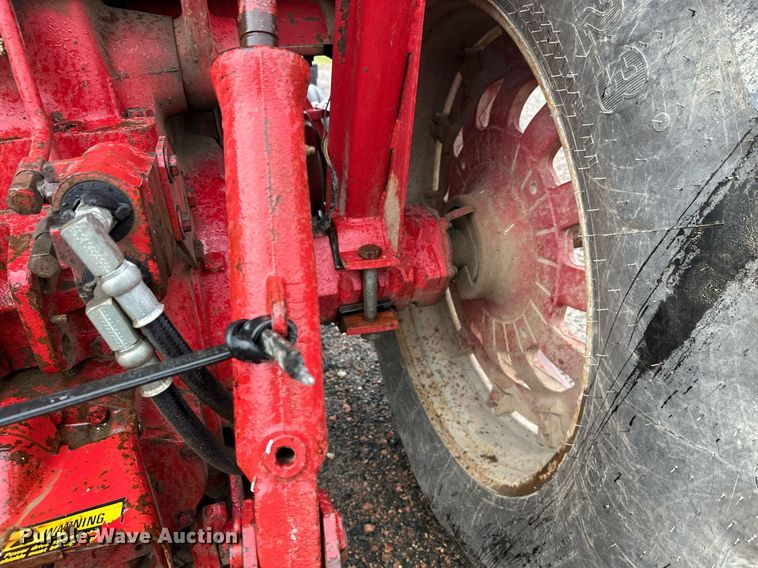 image for item EL0041 International Harvester F966 tractor