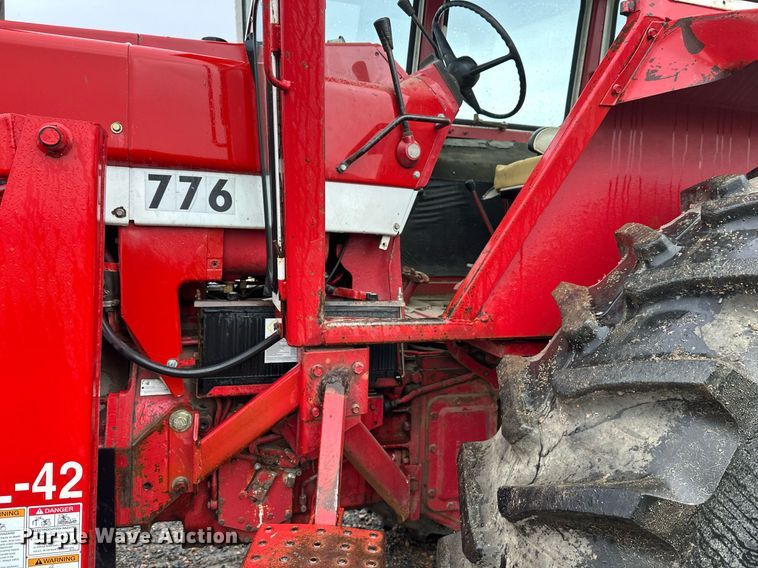 image for item EL0041 International Harvester F966 tractor