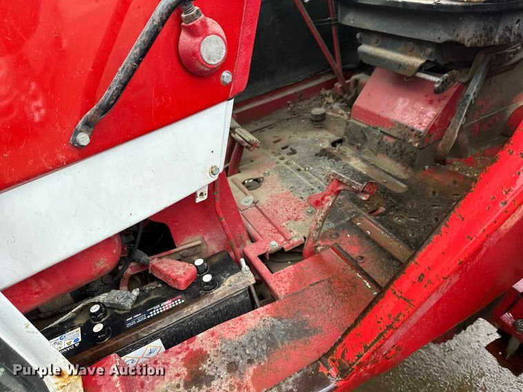 image for item EL0041 International Harvester F966 tractor