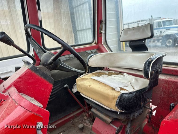 image for item EL0041 International Harvester F966 tractor