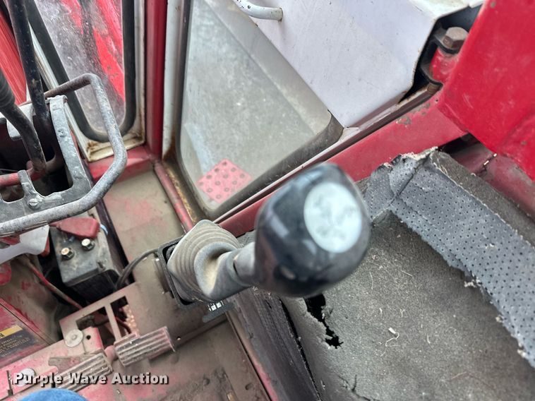 image for item EL0041 International Harvester F966 tractor