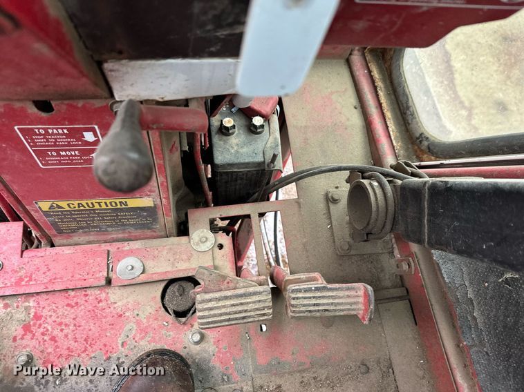 image for item EL0041 International Harvester F966 tractor