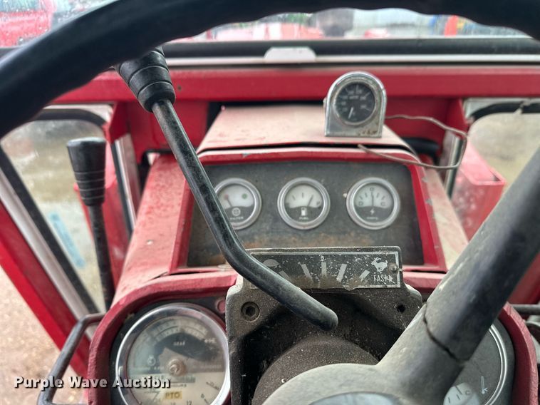 image for item EL0041 International Harvester F966 tractor