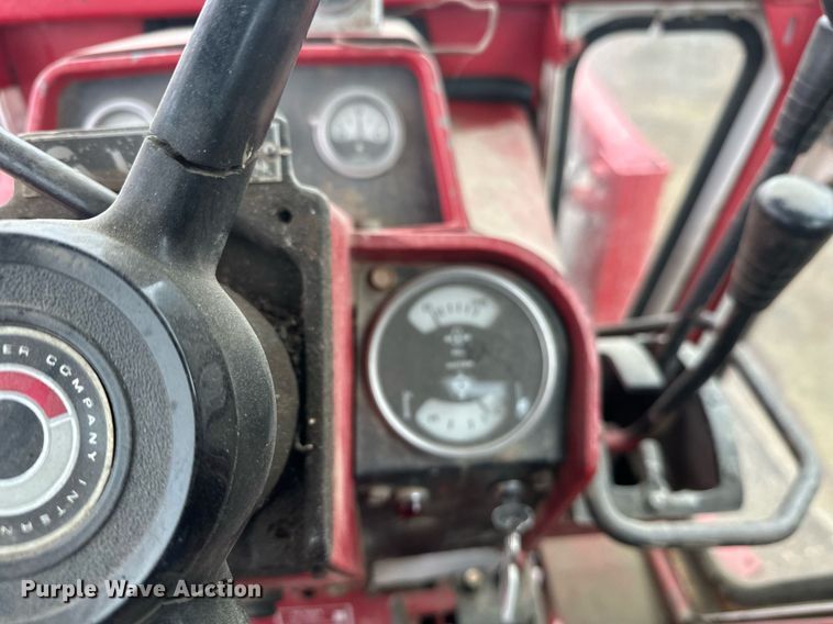 image for item EL0041 International Harvester F966 tractor