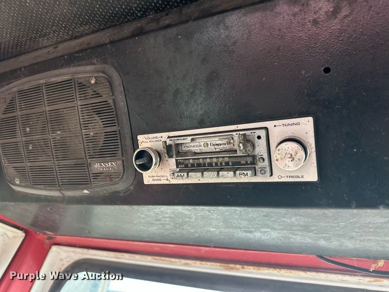 image for item EL0041 International Harvester F966 tractor