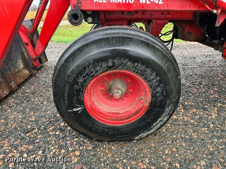 image for item EL0041 International Harvester F966 tractor