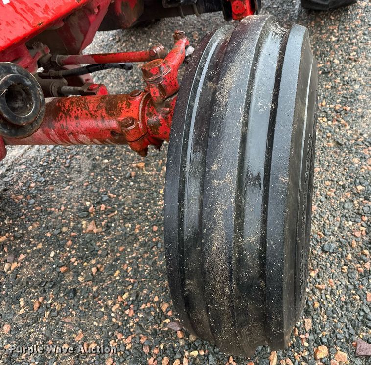 image for item EL0041 International Harvester F966 tractor