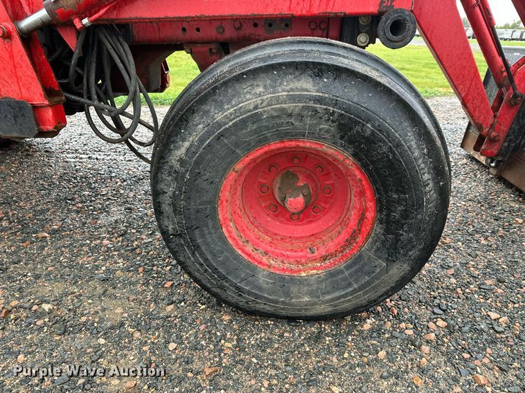 image for item EL0041 International Harvester F966 tractor