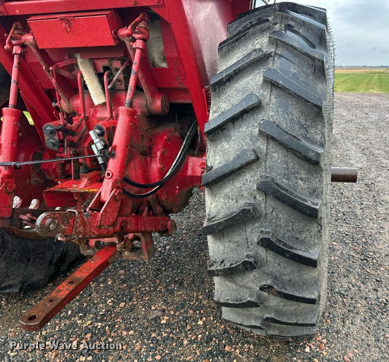 image for item EL0041 International Harvester F966 tractor