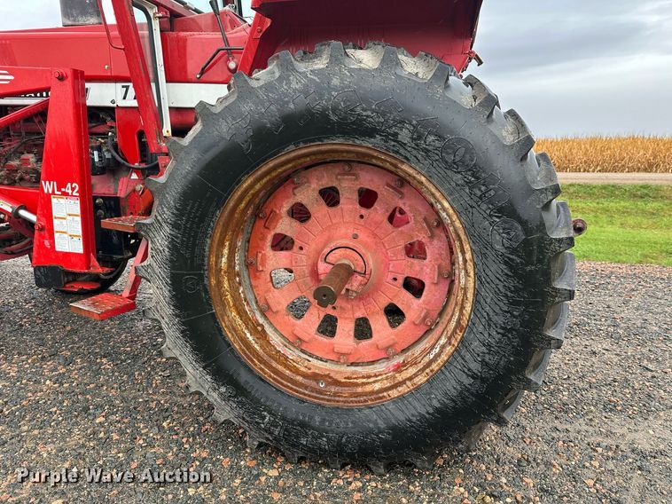 image for item EL0041 International Harvester F966 tractor