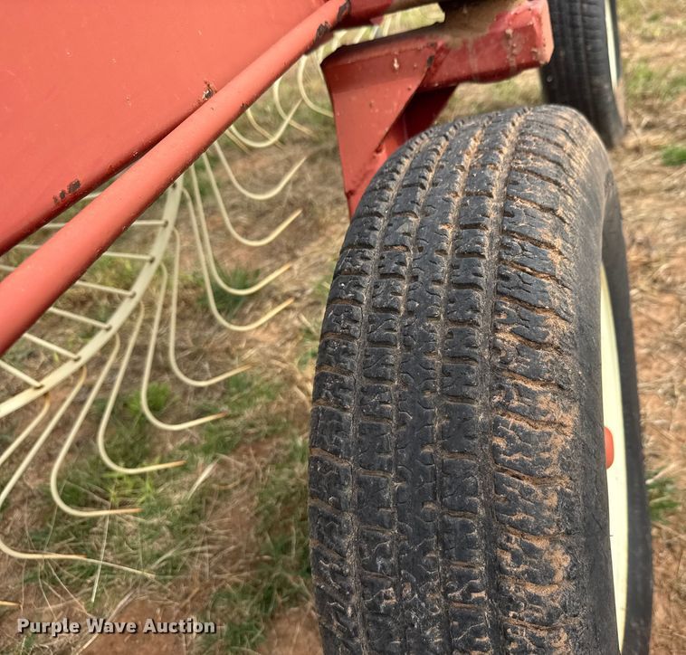 image for item EM8364 H&S BF14HC hay rake