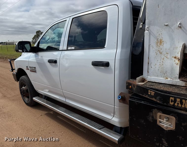 image for item EM8369 2014 RAM 3500 dump bale bed pickup truck