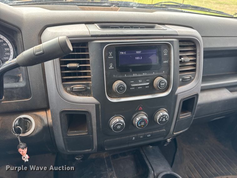 image for item EM8369 2014 RAM 3500 dump bale bed pickup truck