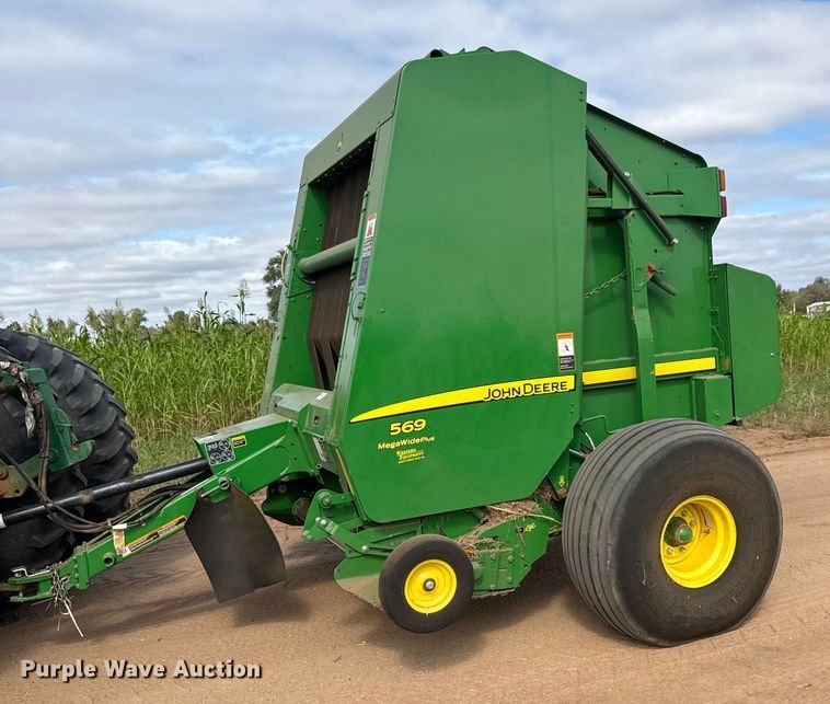 image for item EM8371 2015 John Deere 569 Mega Wide Plus round baler