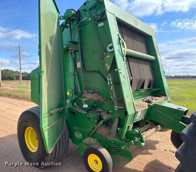 image for item EM8371 2015 John Deere 569 Mega Wide Plus round baler