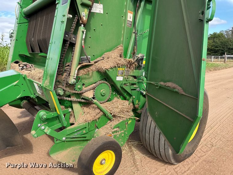 image for item EM8371 2015 John Deere 569 Mega Wide Plus round baler