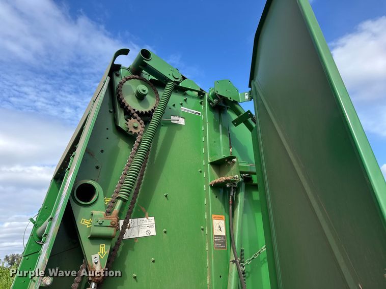 image for item EM8371 2015 John Deere 569 Mega Wide Plus round baler