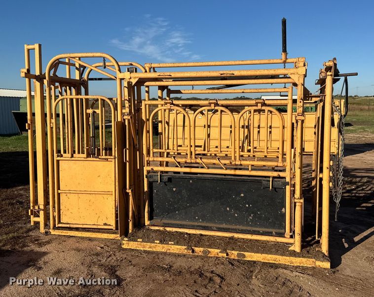 image for item EM8451 For-Most 375 livestock chute